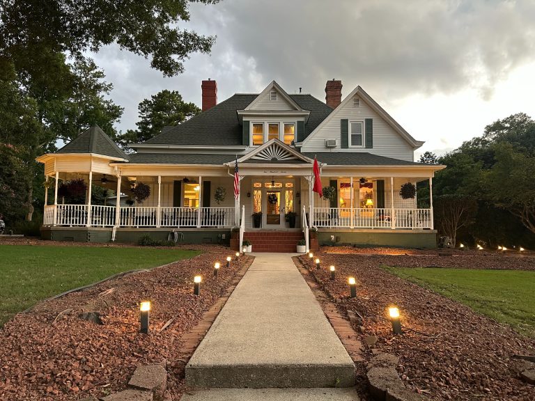 imgi 78 magnolia inn at night 2 768x576